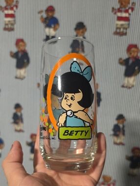 Vintage 80s Wilma ONLY Flintstone Cartoon 1986 Glass
